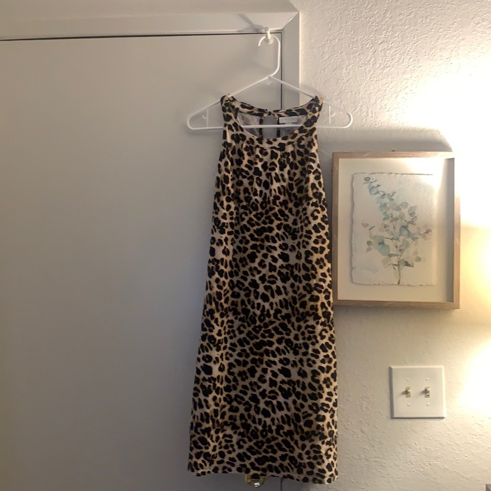 Adorable sleeveless, animal print dress. Soft lightweight and it has pockets!